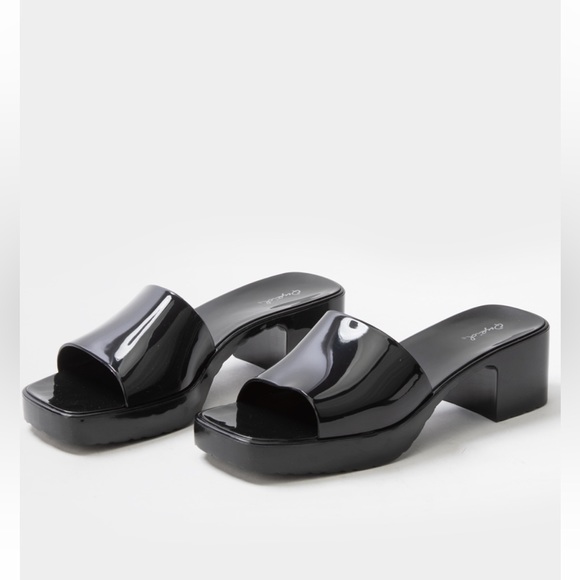 Qupid Shoes - NIB TILLYS 90s 00s Retro Inspired Qupid Black Chunky Mules